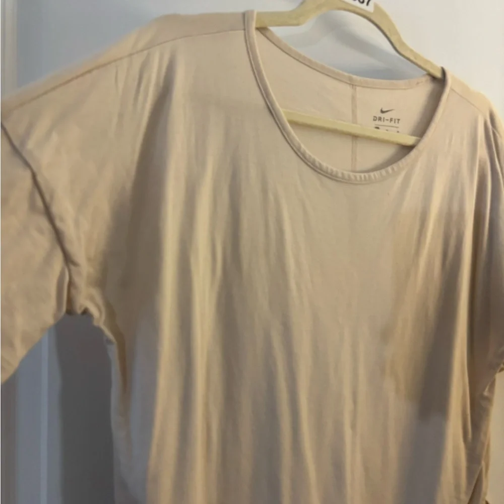 Nike Dri-FIT Woman’s Short-Sleeve Tee in Light Beige Sz Med